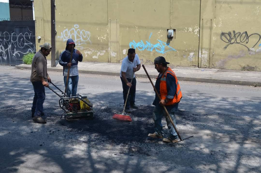 Gobierno de Jacona continúa con acciones de bacheo en diversos lugares