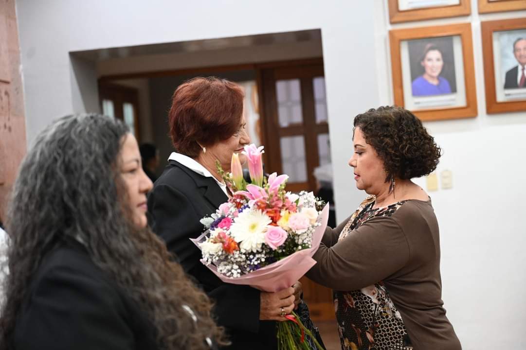 Carlos Soto agradece a Graciela y María de los Ángeles sus años de trabajo en el Ayuntamiento de Zamora