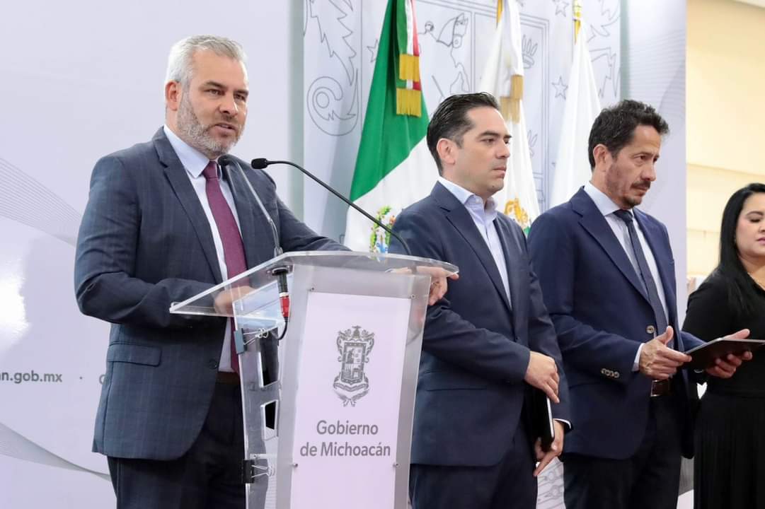 Bedolla propone a Sheinbaum autopista de la agroexportación Uruapan-Zamora