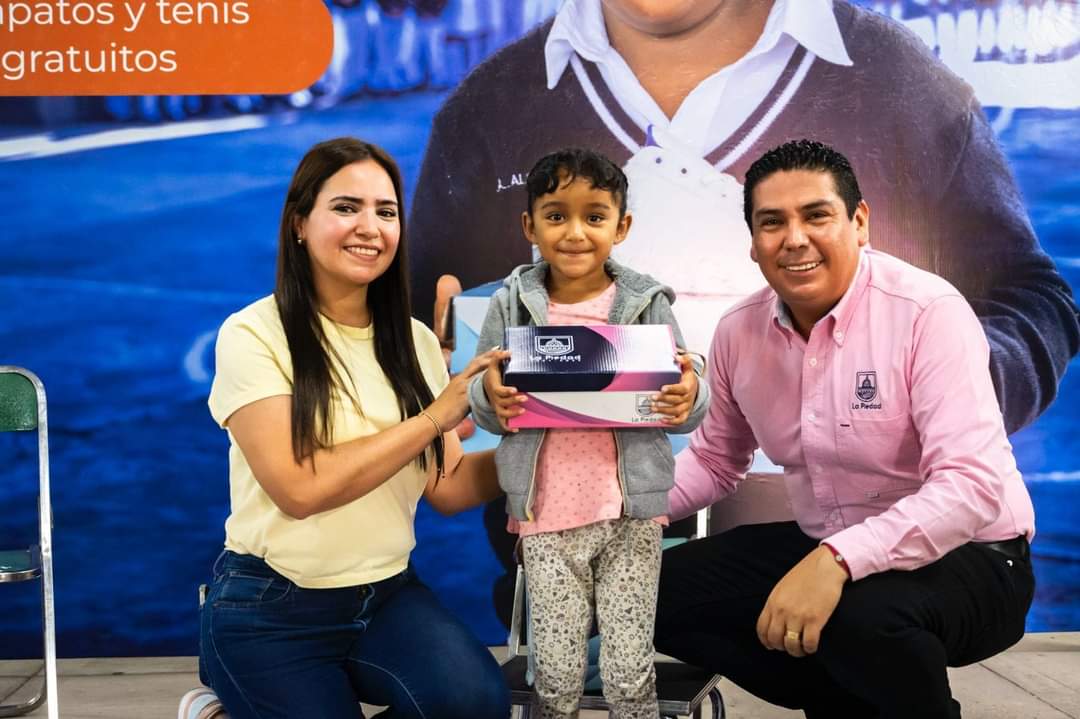 PRESIDENTE MUNICIPAL DE LA PIEDAD INICIA LA ENTREGA DEL PROGRAMA “CORRE A LA ESCUELA” 