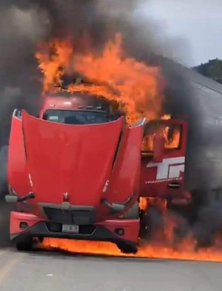 Comuneros de La Cantera intensifican protestas por desaparición de director y 6 elementos de Policía Comunal