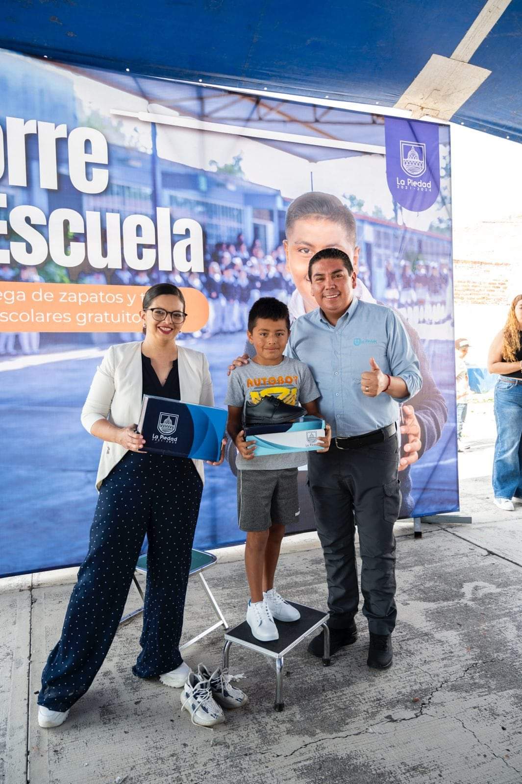 SE ENTREGARON 8 MIL PARES DE ZAPATO ESCOLAR EN LA PIEDAD