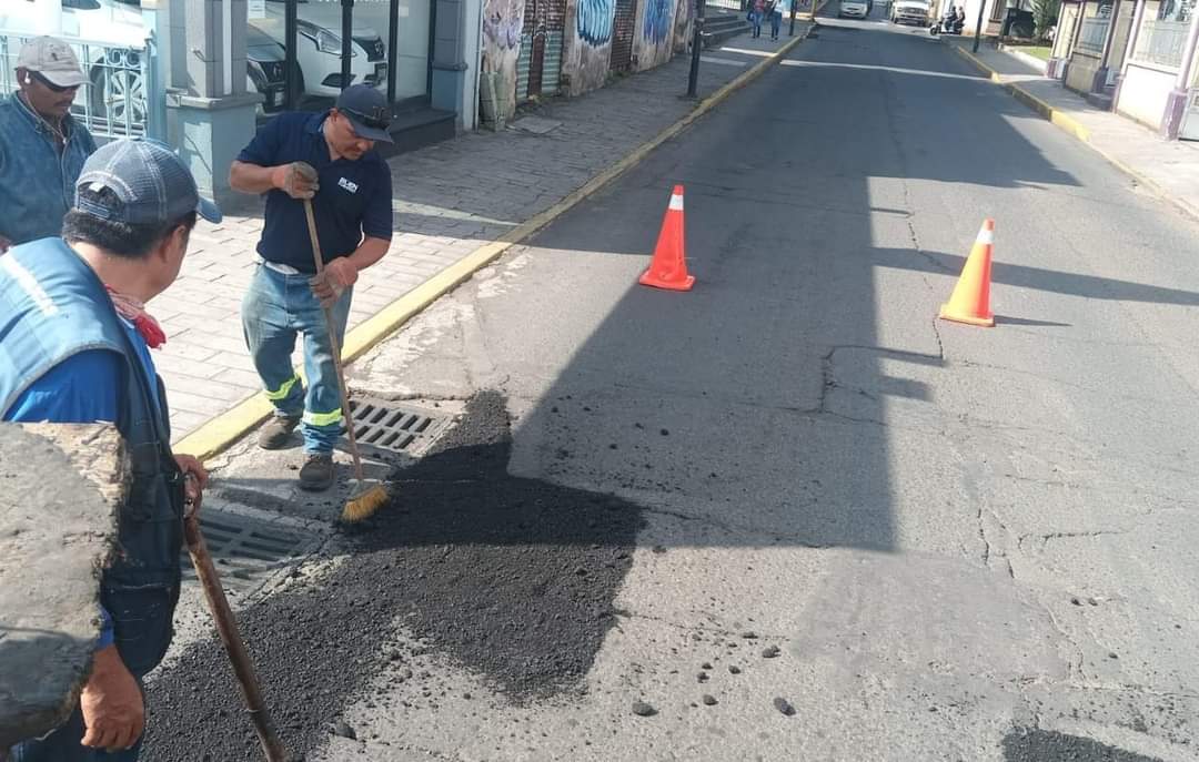 Sigue activo el programa de Mantenimiento a Vialidades, aún con las condiciones climatológicas actuales