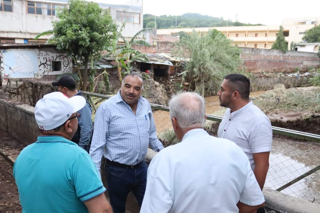 Supervisa Isidoro Mosqueda las acciones de limpieza de ríos, drenes y canales en el municipio