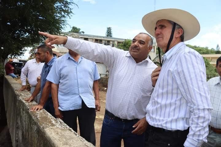 Isidoro Mosqueda y delegado estatal de CONAGUA verifican avances en limpieza del Río Celio