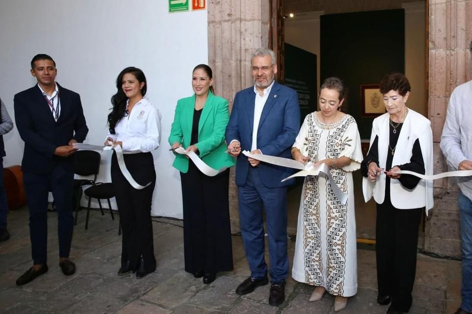 Inaugura Bedolla exposición 50 Años del Escudo y Lema Oficial de Michoacán