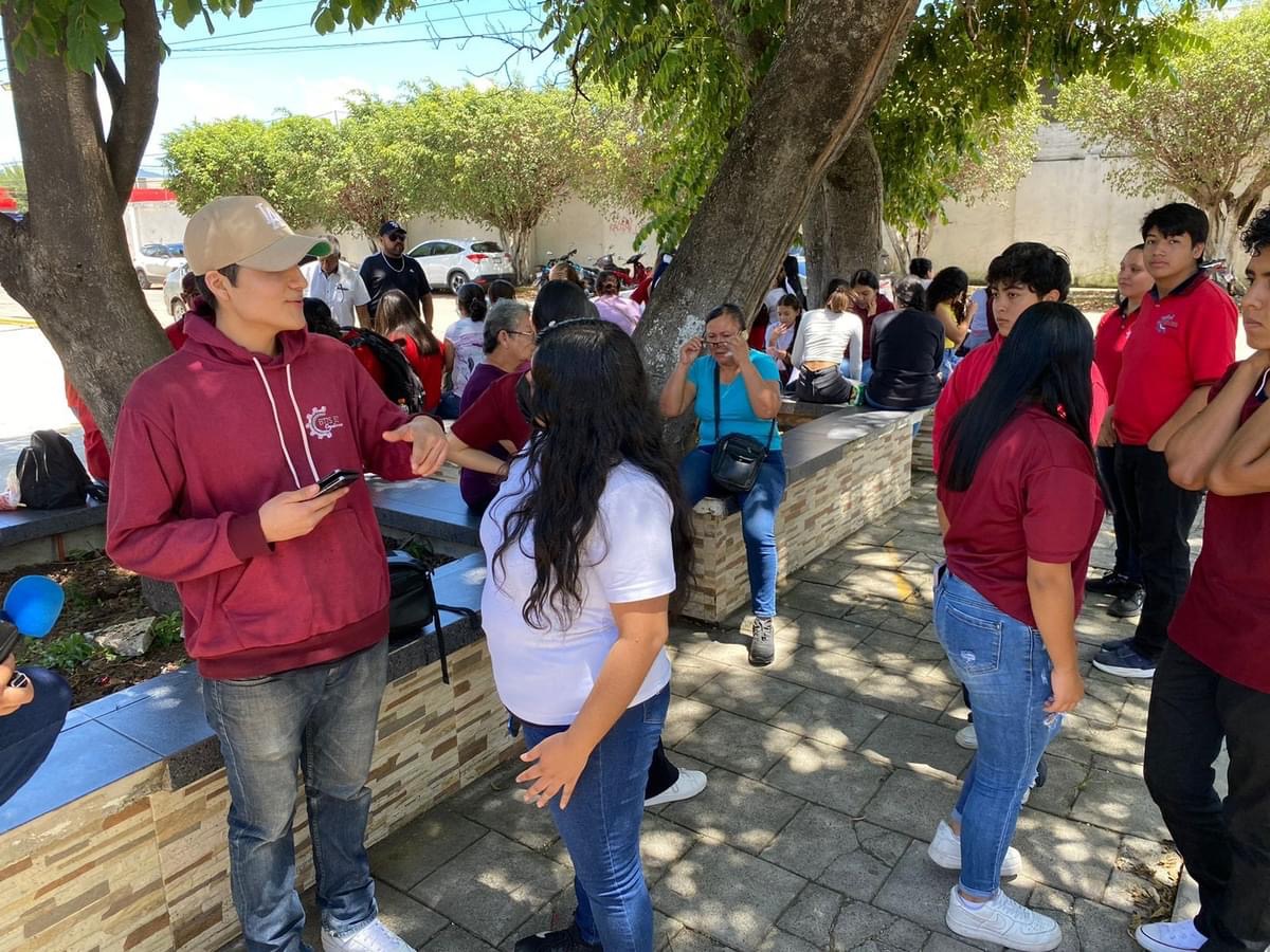 Alumnos del CBTIS 52 cumplen ya una semana sin clases