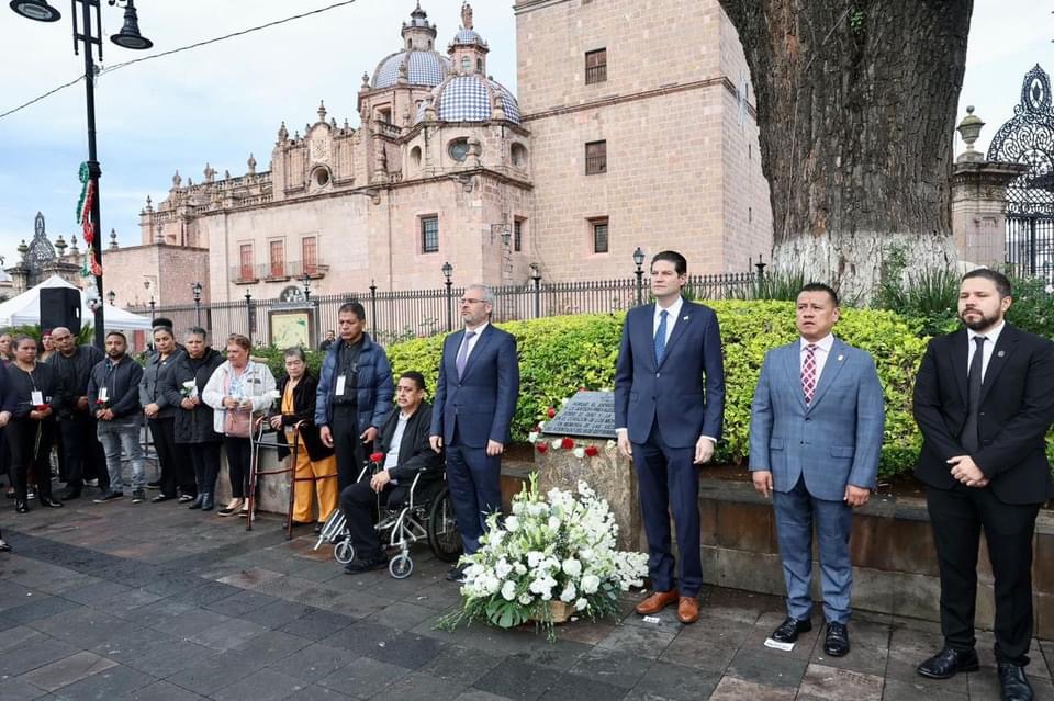 Encabeza Bedolla homenaje a víctimas del 15 de septiembre