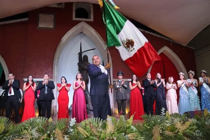 Isidoro Mosqueda encabezó la ceremonia del 214 aniversario del Grito de Dolores