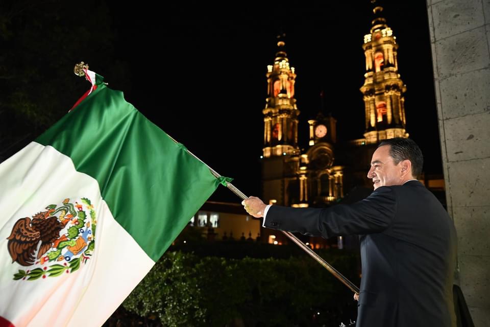 Carlos Soto encabezó la ceremonia del 214 aniversario del inicio de la Independencia de México