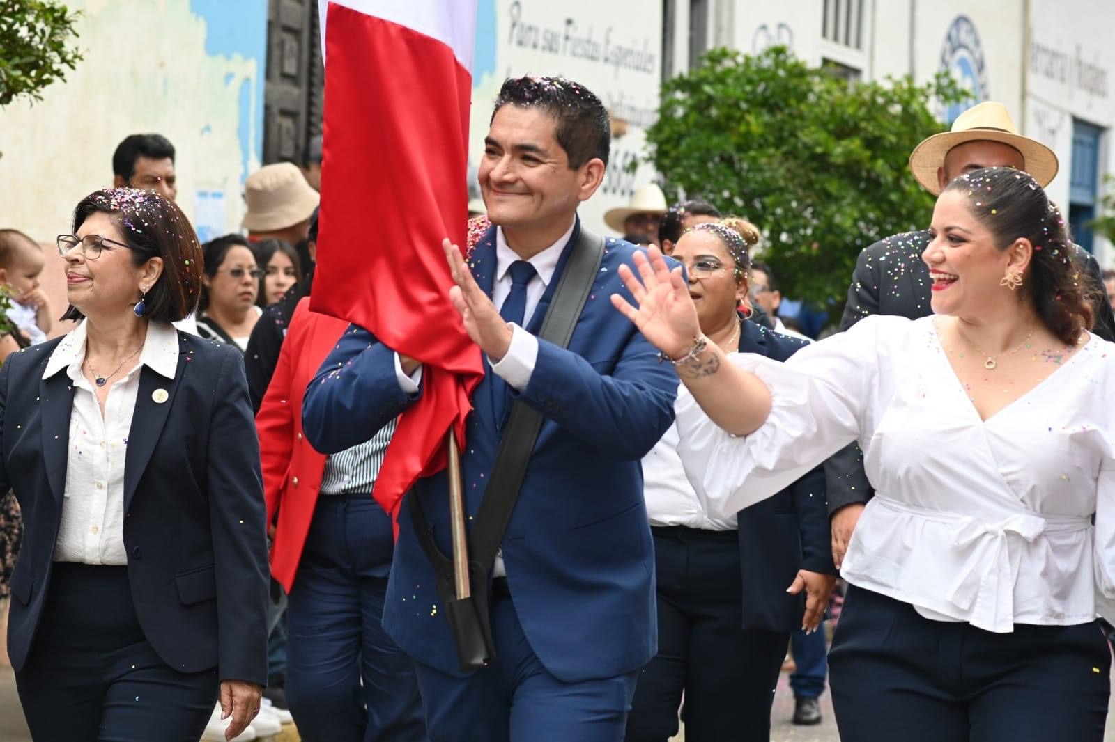 Con éxito realiza gobierno de Tangancícuaro desfile conmemorativo del 16 de septiembre.