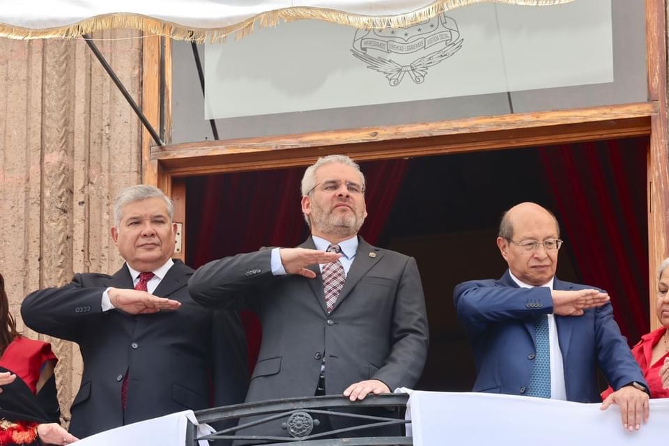 Presencia Bedolla desfile cívico militar por el 214 Aniversario de la Independencia de México