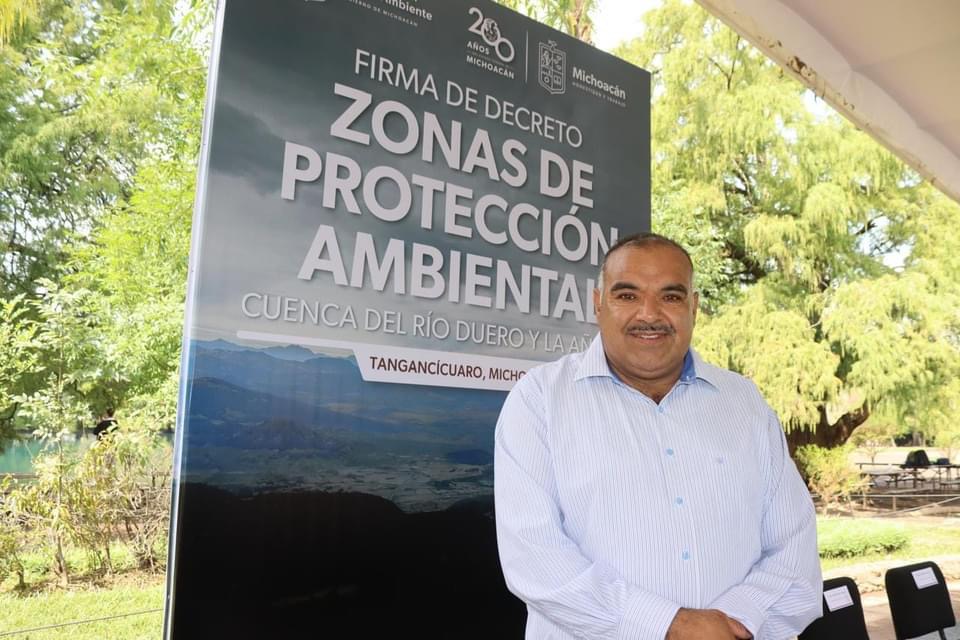 Isidoro Mosqueda acompaño al Gobernador a la firma del Decreto de protección ambiental del Río Duero