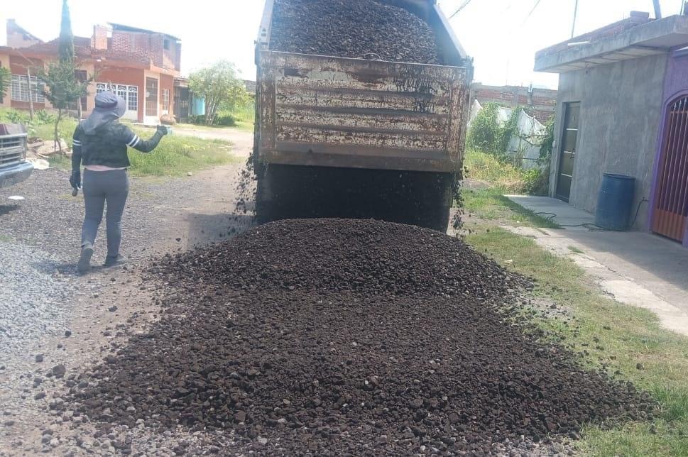 Mejoran vialidades en las colonias Los Pinos y Jacarandas