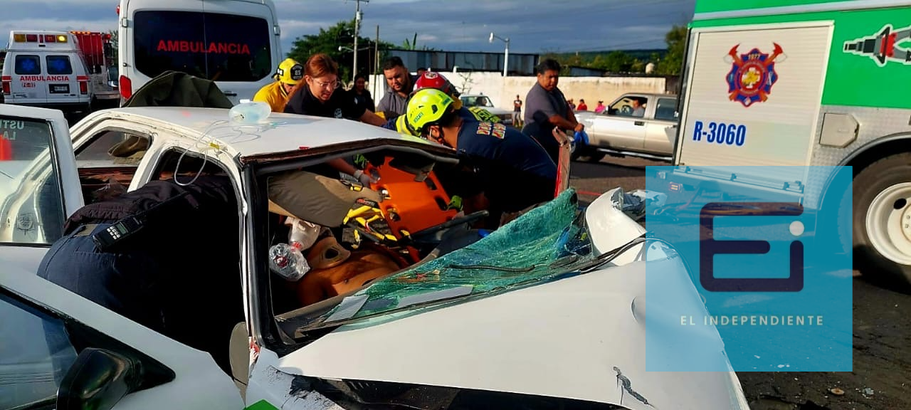 Taxista muere y su pasajera resulta herida, tras choque por alcance en la Zamora – La Piedad