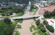 TRABAJAN EN LA REMOCIÓN DEL LIRIO EN UN TRAMO DEL RÍO LERMA