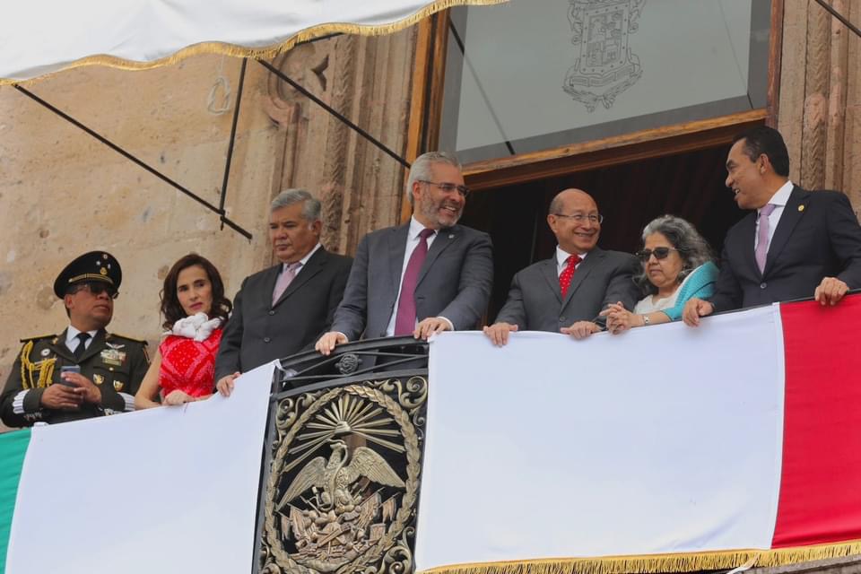 Con Desfile Cívico Militar celebra Michoacán el 259 Aniversario del Natalicio de Morelos