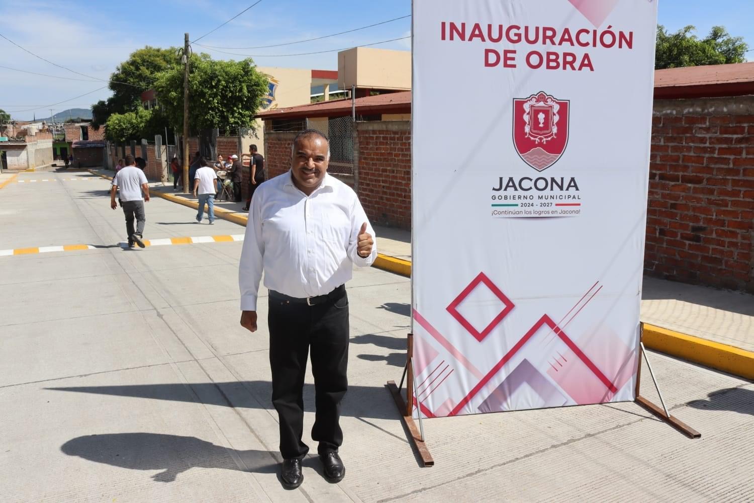 Inauguran pavimentación de la calle Paracho en Los Sabinos de Jacona