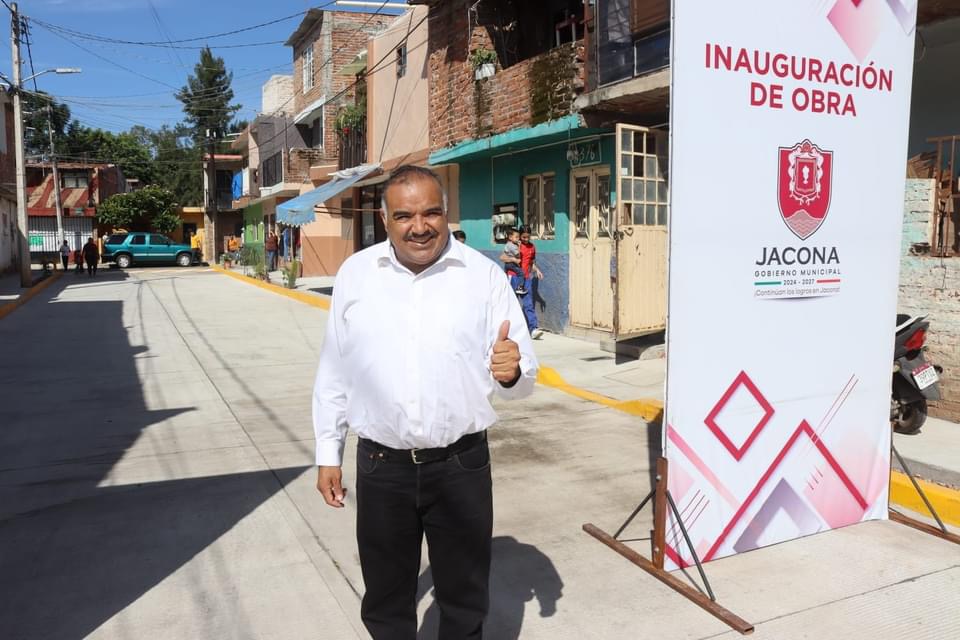 Compromiso cumplido de Isidoro Mosqueda, inaugura la pavimentación de calle Paseo del Disparate