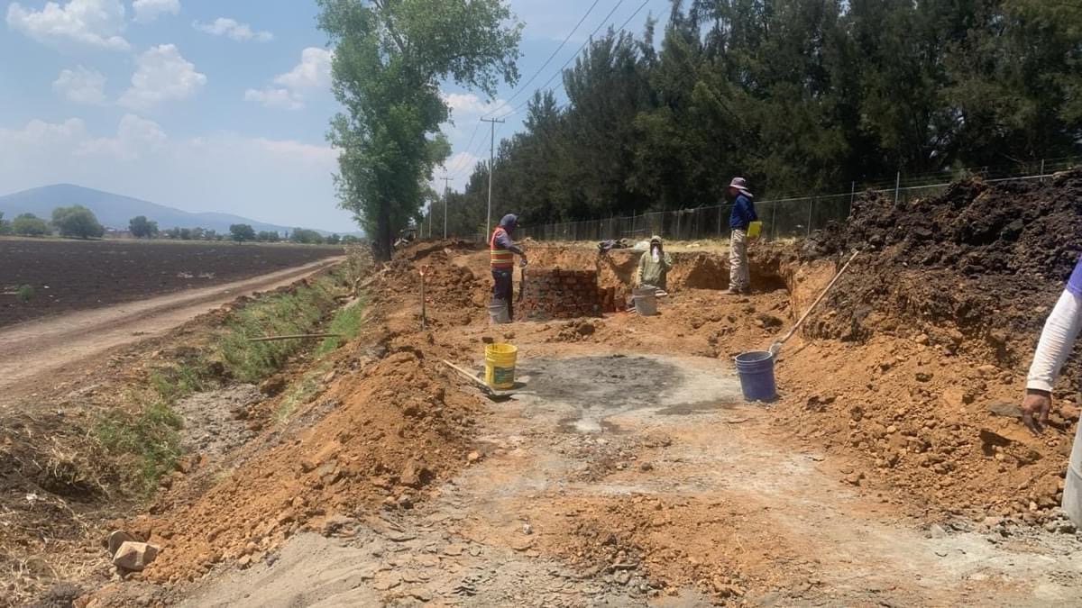 Construyeron drenaje sanitario en el predio Los Pozos