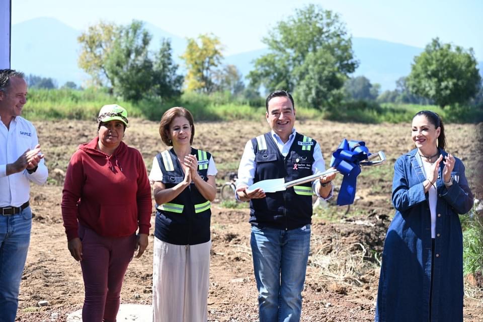 Entregan construcción del drenaje sanitario de la Juárez poniente al colector Dren Los Pozos