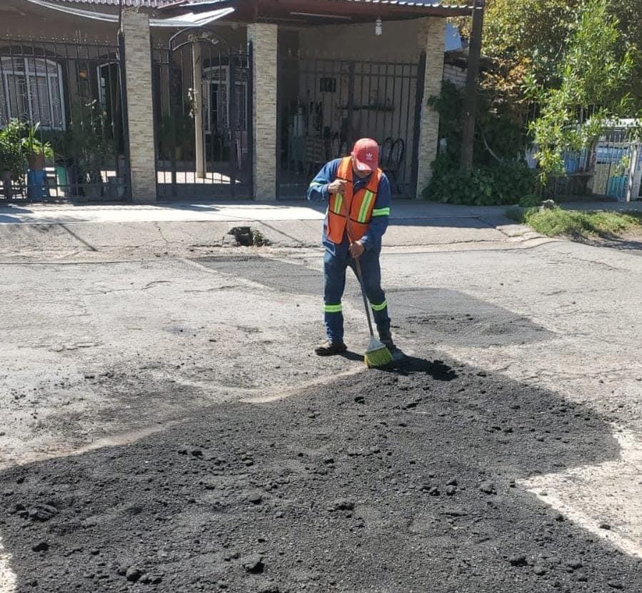 Dan mantenimiento a Vialidades y caminos saca cosechas en La Estancia de Amezcua; petición hecha en 