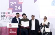 Jaconense Priscilano Valencia recibió el Premio Michoacano de la Juventud 2024