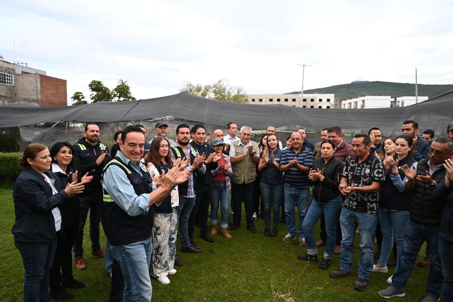 Carlos Soto celebra la llegada de 200 mil árboles al vivero municipal