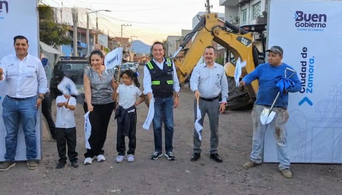 Carlos Soto pone en marcha pavimentación de calle Simón Bolívar de La Libertad.