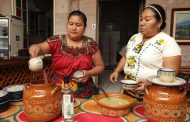 Atole de cempasúchil, tradición de muertos que disfrutan los vivos en Michoacán