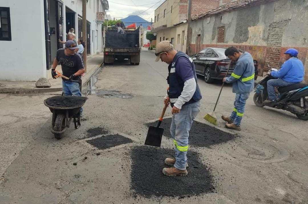 Continúa el programa de Mantenimiento a Vialidades