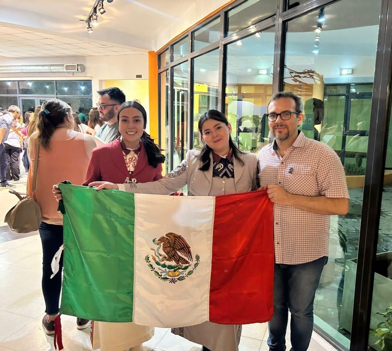 ¡Orgullo michoacano! Alumnas del Cecytem ganan máximo galardón en concurso de ciencia