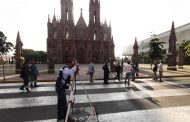 Inició construcción de paso peatonal a nivel de banqueta en avenida 5 de Mayo