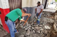 Realizan rehabilitación de banqueta en la calle Martínez de Navarrete