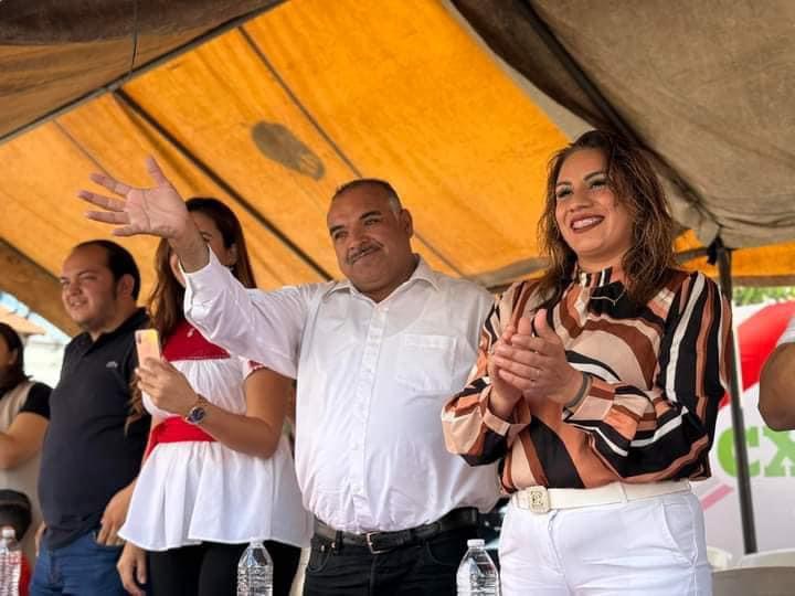 Gran colorido y asistencia al desfile de la Revolución Mexicana en Jacona