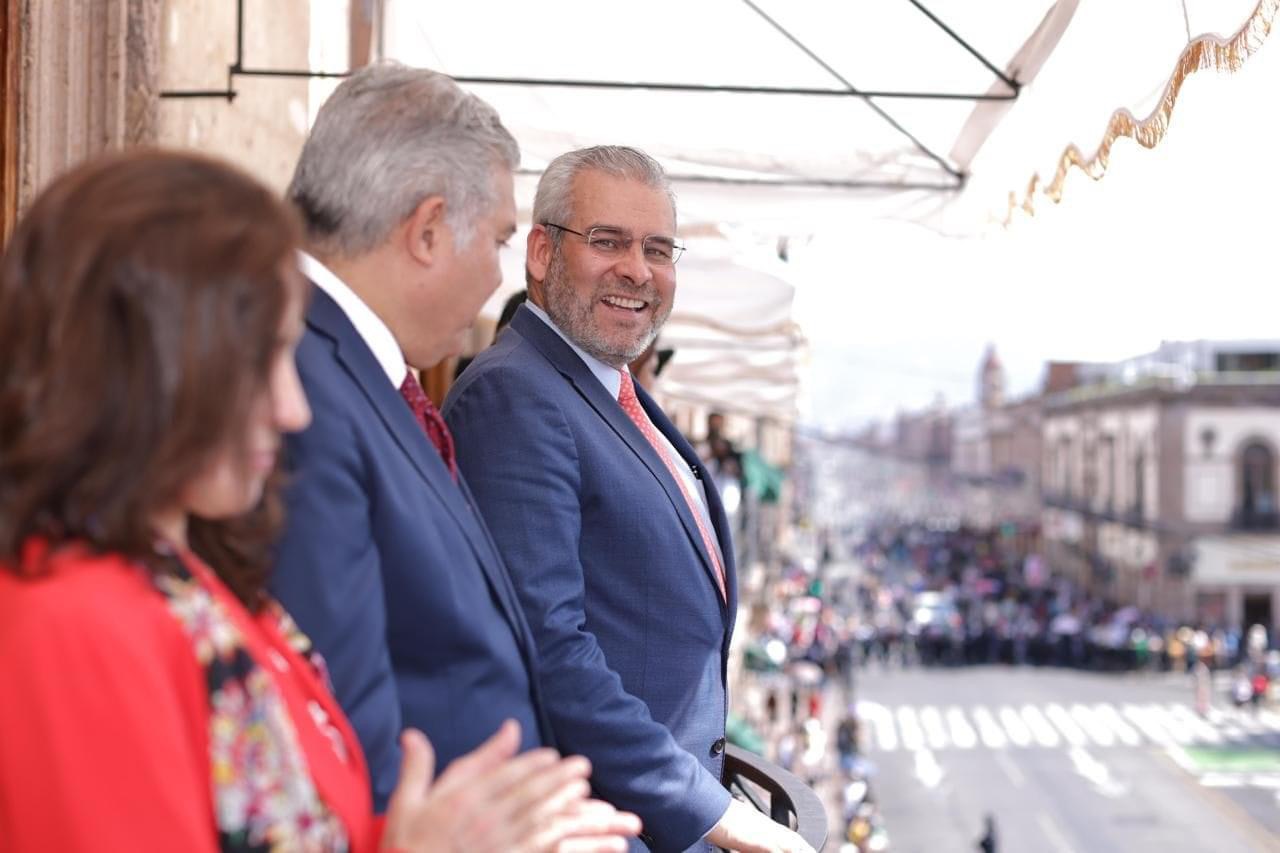 Asiste Bedolla al desfile por el 114 Aniversario del Inicio de la Revolución Mexicana