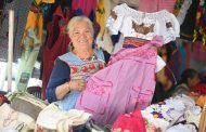 Artesanos del Tianguis piden a compradores valorar sus productos