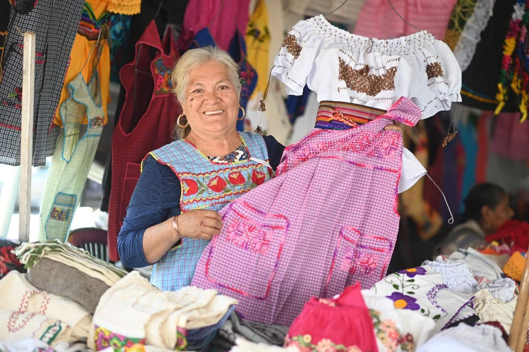 Artesanos del Tianguis piden a compradores valorar sus productos