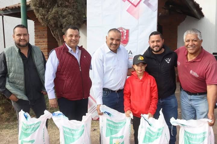 Un total de 74 pequeños productores agrícolas fueron beneficiados