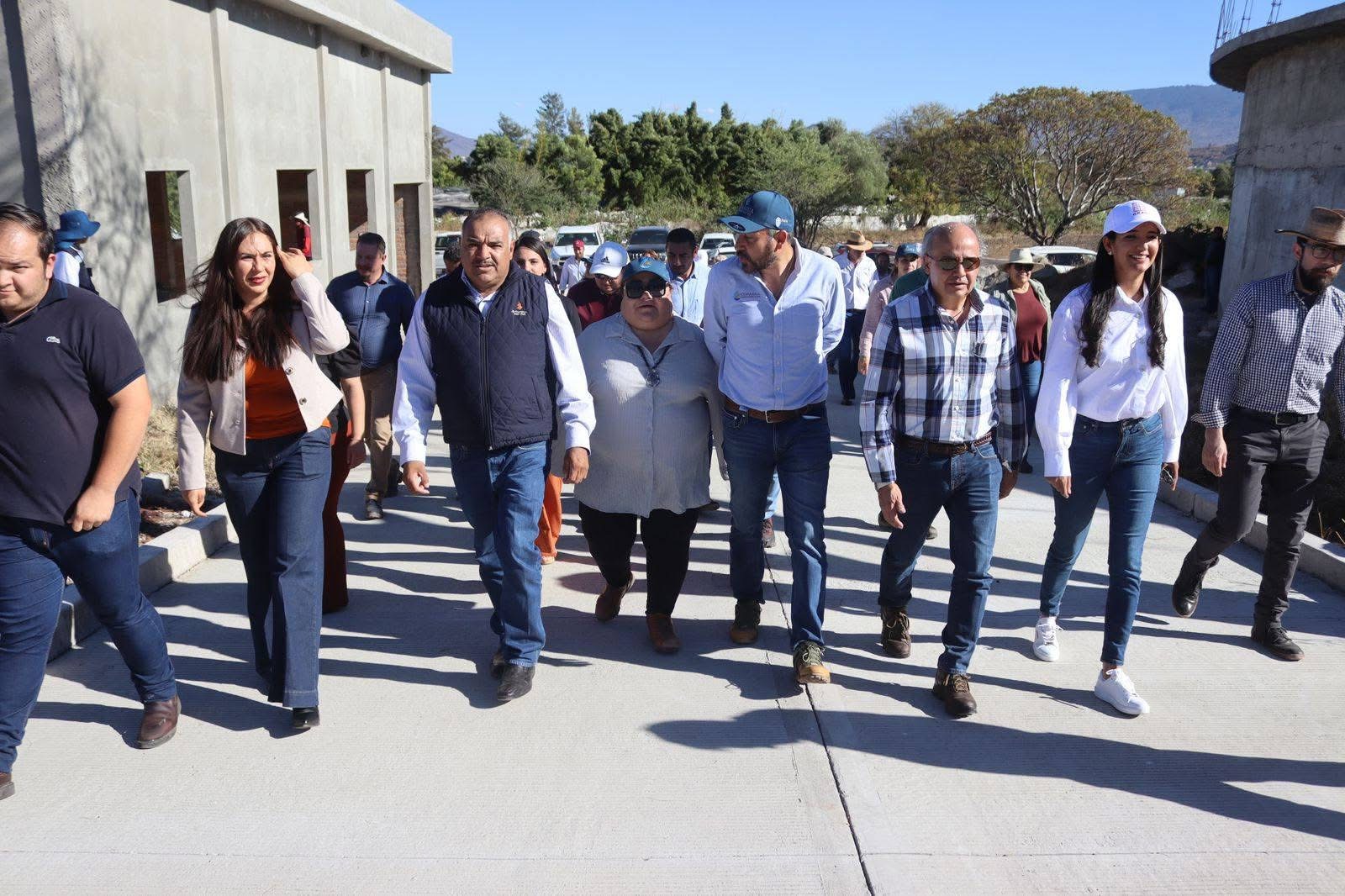 Isidoro Mosqueda, autoridades estatales y federales supervisaron los avances de la planta de aguas residuales