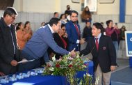 Carlos Soto entrega diplomas a alumnos destacados del Colegio José Vasconcelos