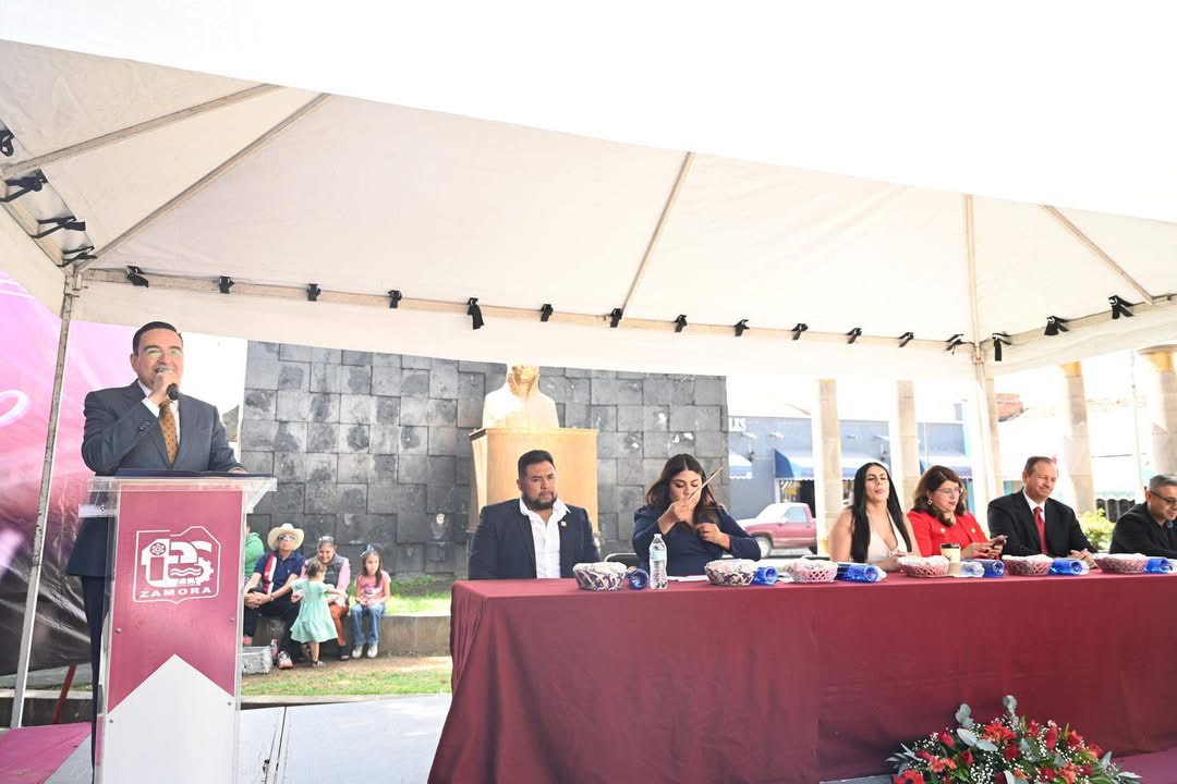 Carlos Soto asiste a campaña de matrimonios “¿Te quieres casar conmigo?” en Zamora