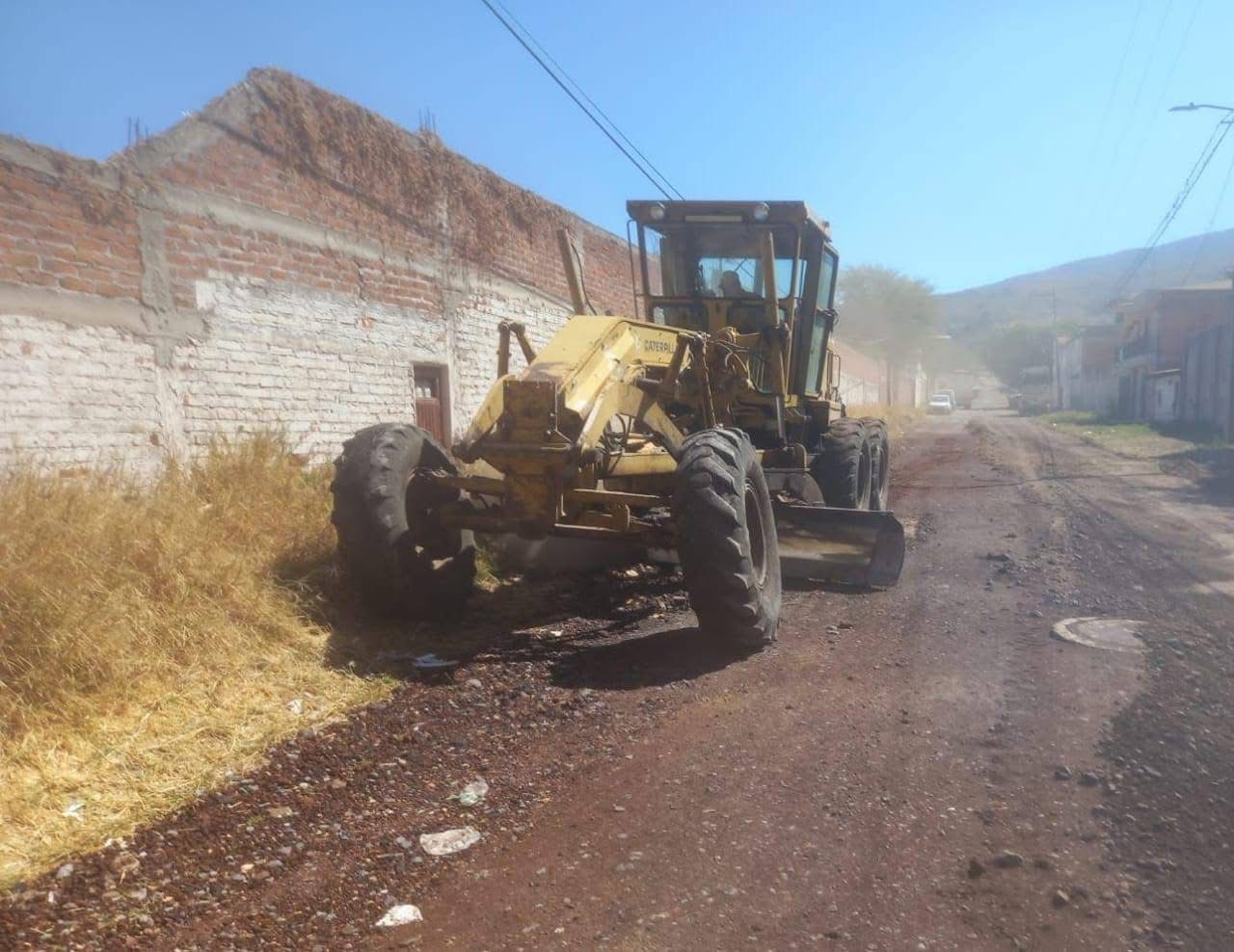 Dan mantenimiento a vialidades de la colonia Linda Vista