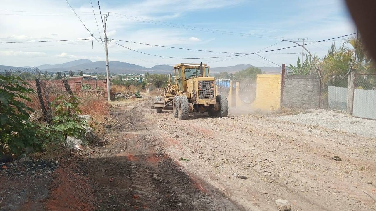 Gobierno Municipal Mejora Caminos en La Sauceda y Frente a la Secundaria 19 de Junio