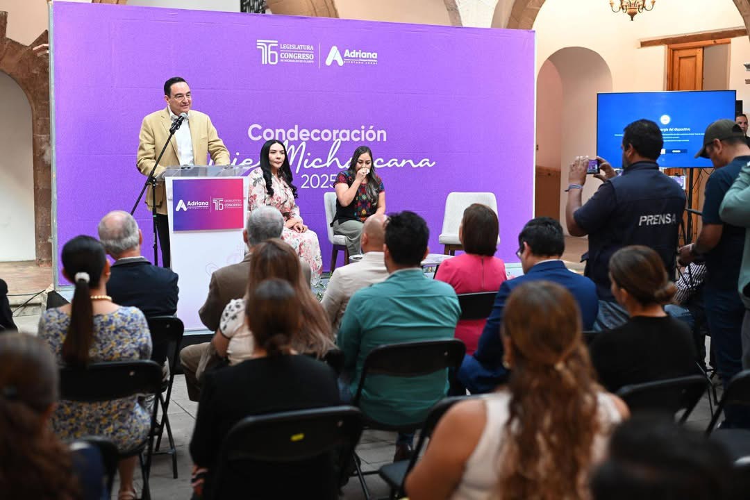 Carlos Soto reconoció a zamorana Jeannet Hernández por su aportación para reconstruir tejido social