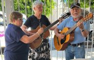 Adultos mayores del DIF Zamora realizan convivio musical