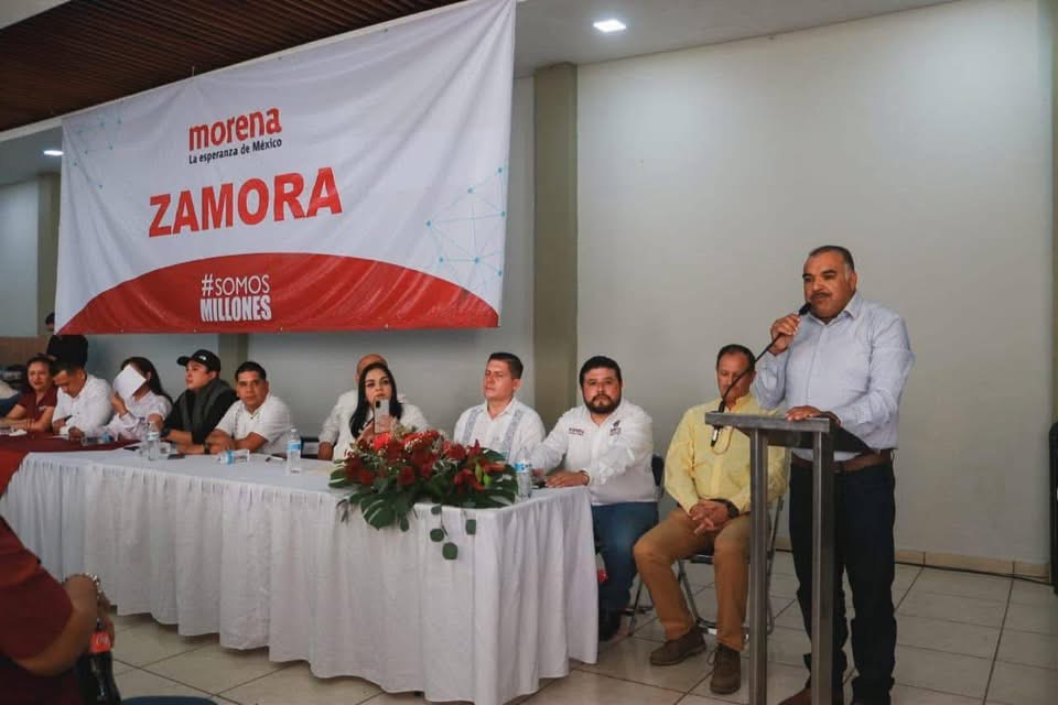 Asiste Isidoro Mosqueda a Asamblea de Morena con Carlos Torres Piña